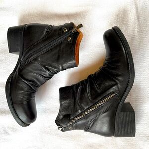 Biza Black Leather Double Zipper Booties